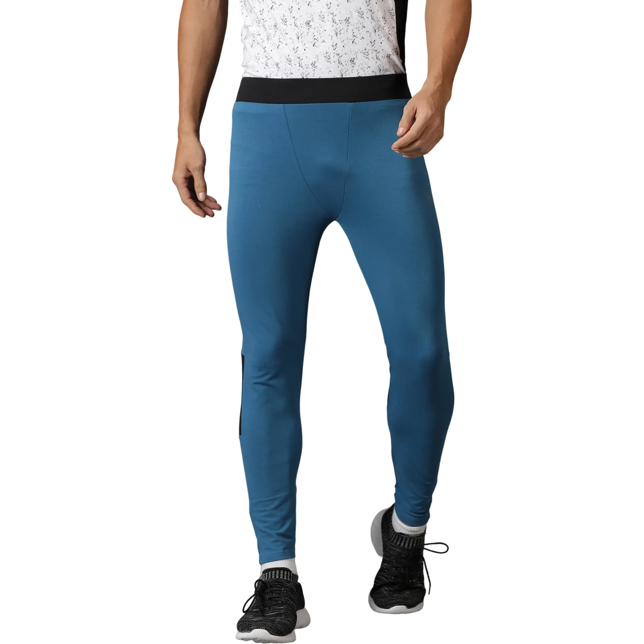 Men Tights with Elasticated waist & back Zipper pocket.