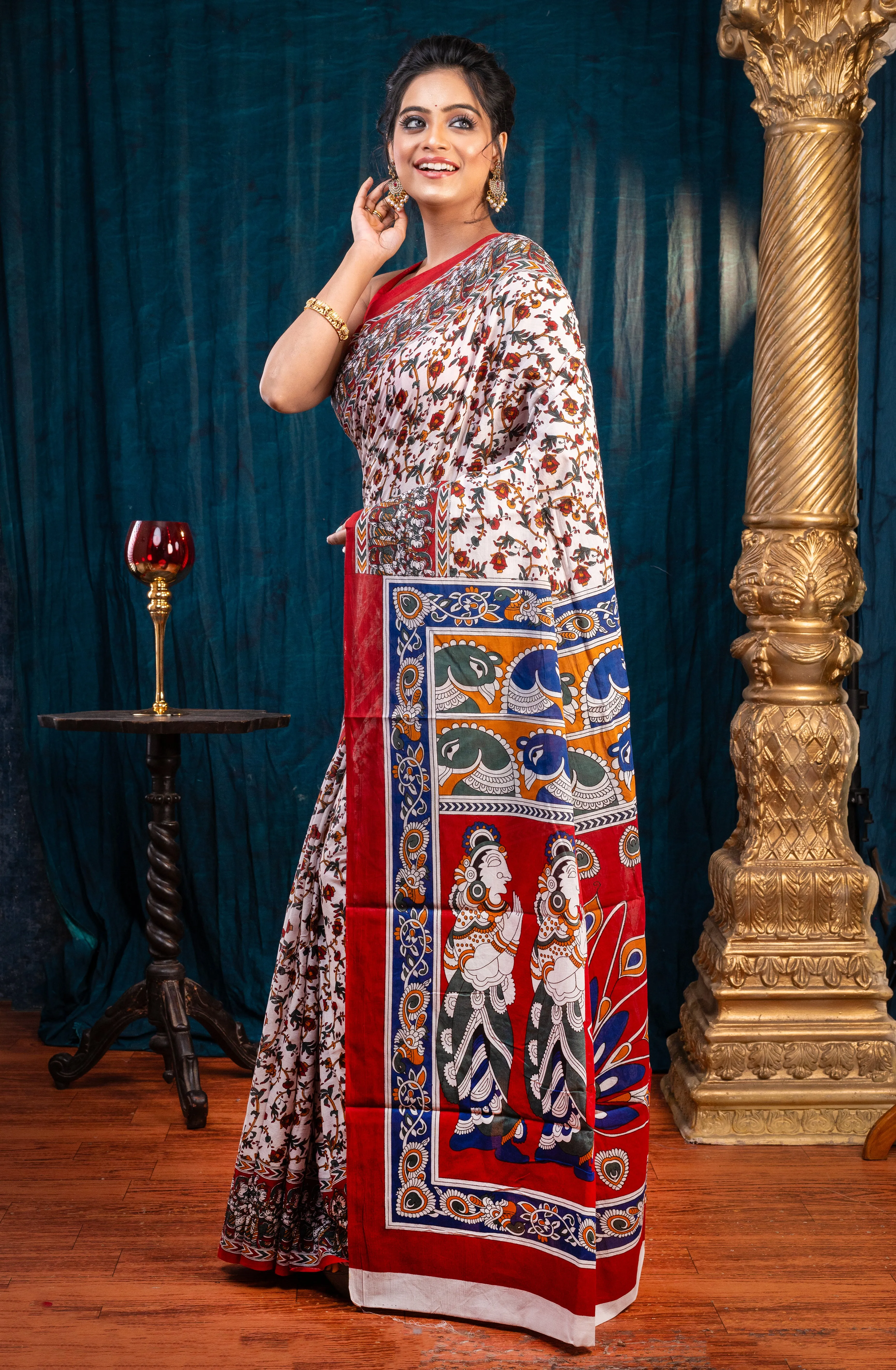 Women Off-White Pure Bagru Malmal Cotton Saree With Red Floral Jaal And Border